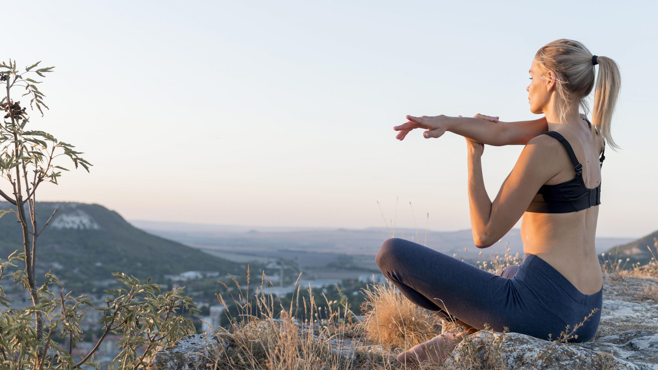 beautiful-blonde-woman-practicing-yoga-outdoors (1)
