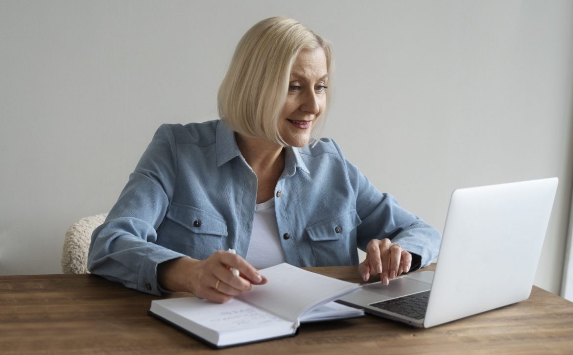 grandparent-learning-use-technology (1)