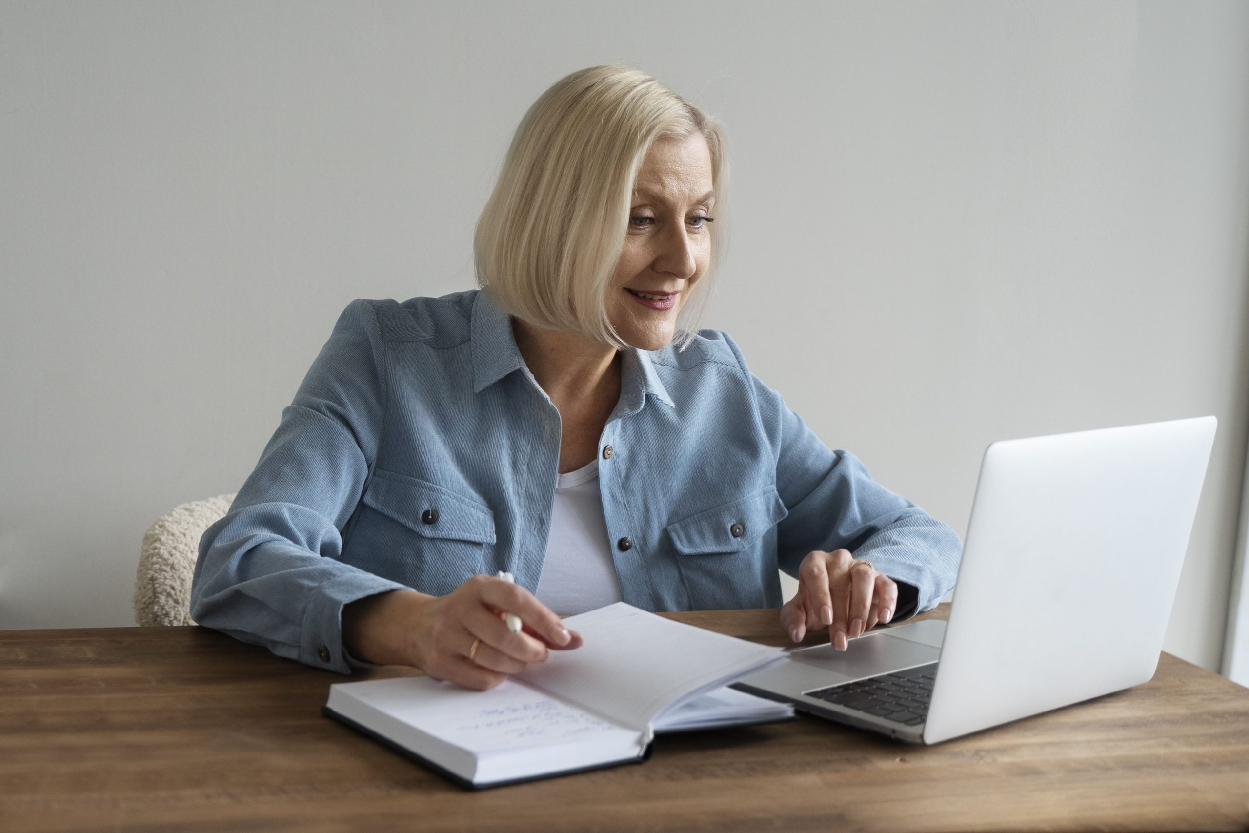 grandparent-learning-use-technology (1)